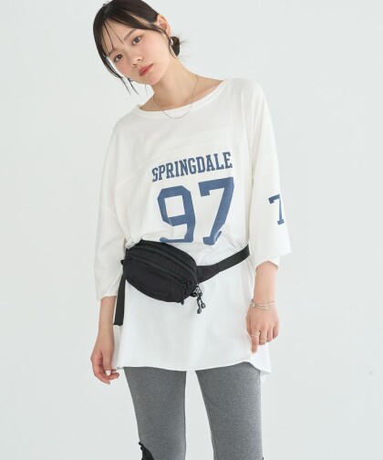 1枚でこなれ見え✨トレンド感たっぷり！ナンバリングビッグTシャツ🏈🤍