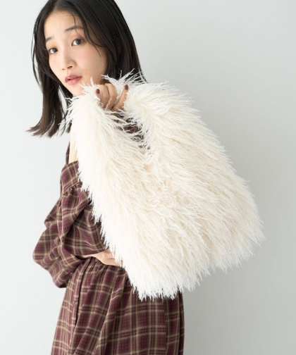 秋冬コーデに季節感プラス！ファーバック🫧