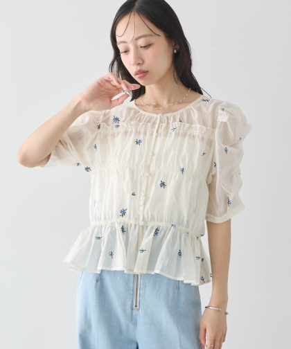 🌷さりげない刺繍が目を惹く華やかブラウス🫧