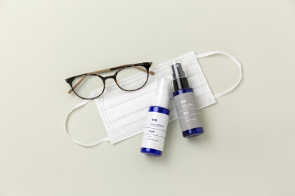 メガネ生活を快適に。Zoffの「くもり止め＆除菌グッズ」