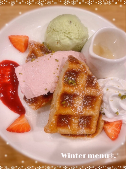 季節のクロッフル「いちごとピスタチオ」