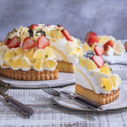 4月は「紅ほっぺ」や「日向夏」のタルトが登場