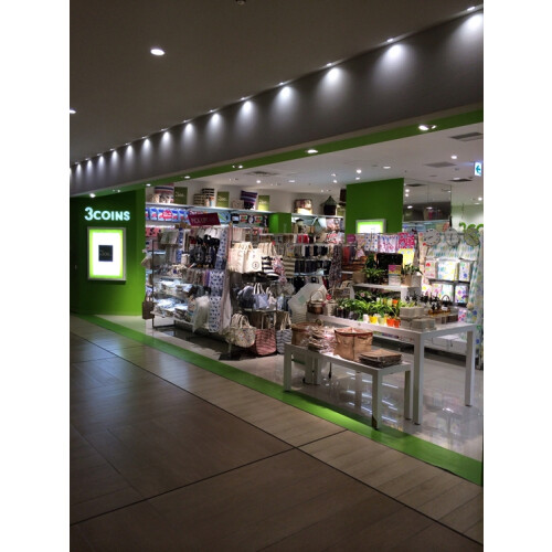 スリーコインズ