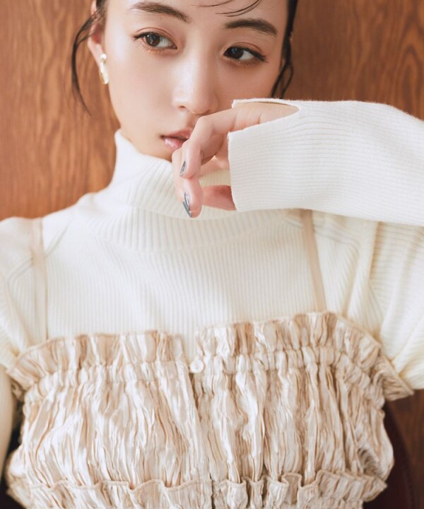 華やかレイヤードに着こなせる🤍シャーリングビスチェ