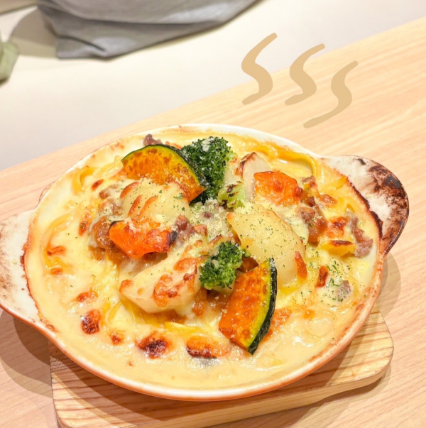 「冬野菜と焼きチーズのカレーグラタン」