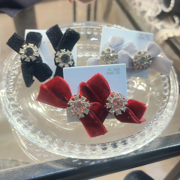♡新作 ベロアリボンピアス♡