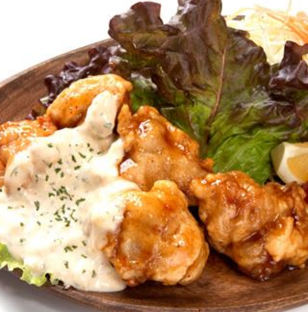 〈チキン南蛮専門店 金の皿〉
