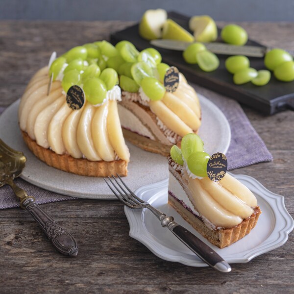 11月はとろける芳醇な香りラ・フランスのタルトが登場