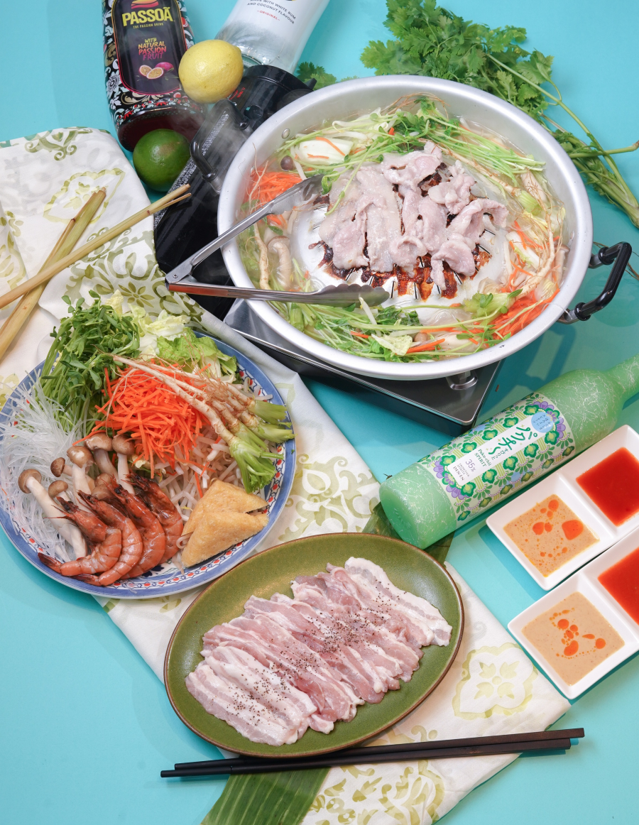 話題沸騰！！タイ伝統の鍋料理『ムーガタ鍋』