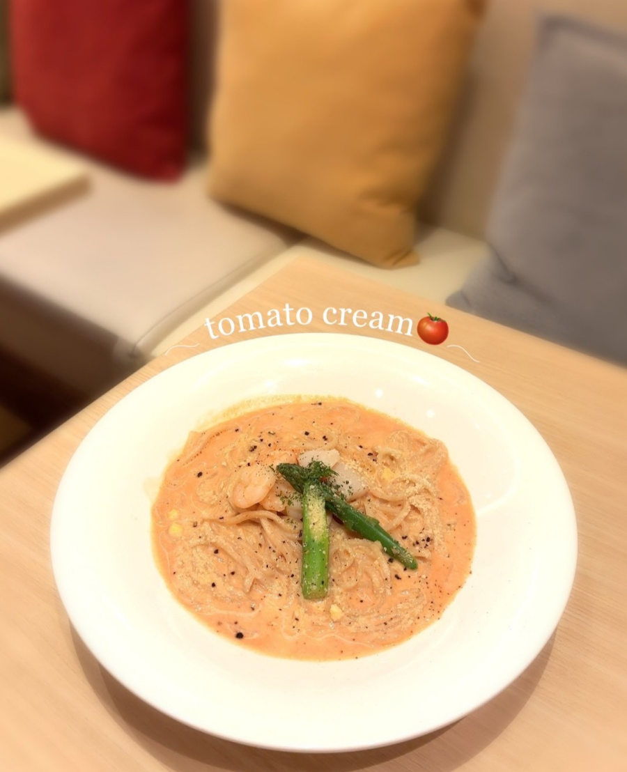 「小海老と帆立のトマトクリーム🍅」