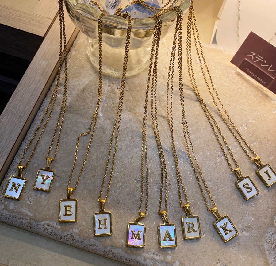 ♡再入荷！イニシャルネックレス♡