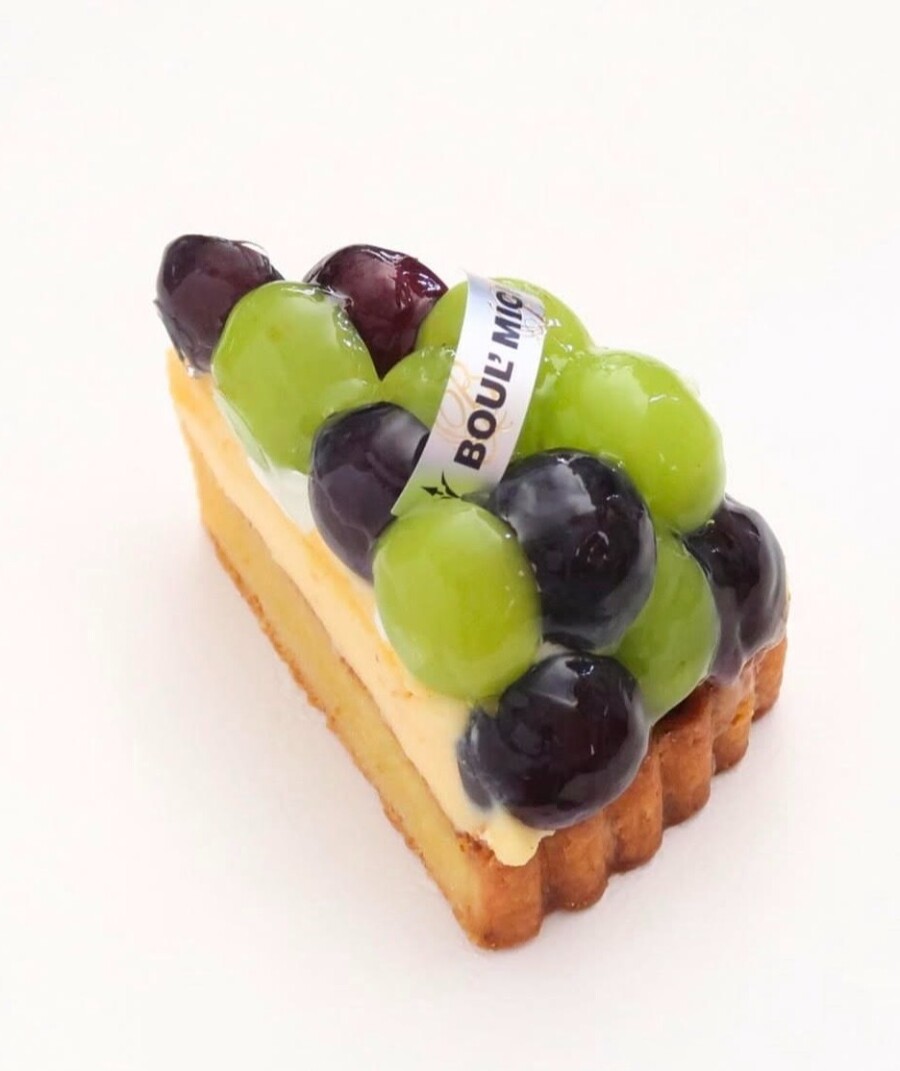 9月の店舗限定「ぶどうのタルト」